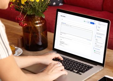 Zoom sur un écran d'ordinateur avec le back-office Drupal